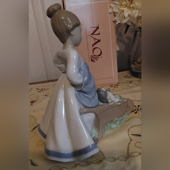 Lladro Girl With Puppy in Wheelbarrow - Picture 5 of 9